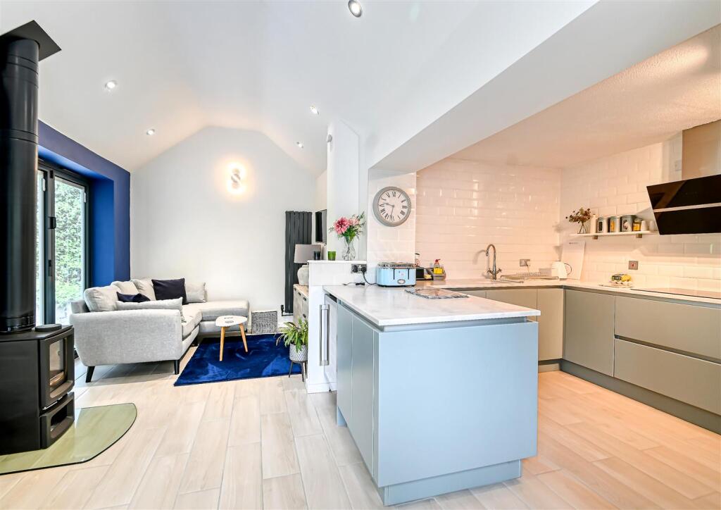 1 Manor House Close-06.jpg