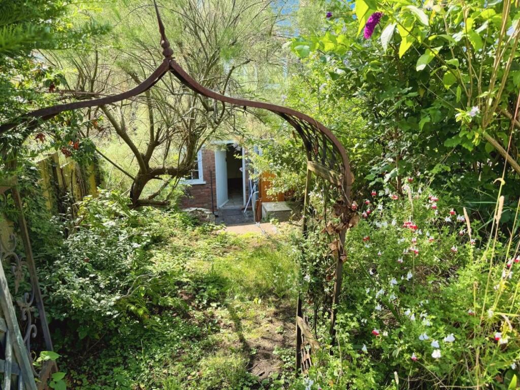 53bebde2-Garden.jpg