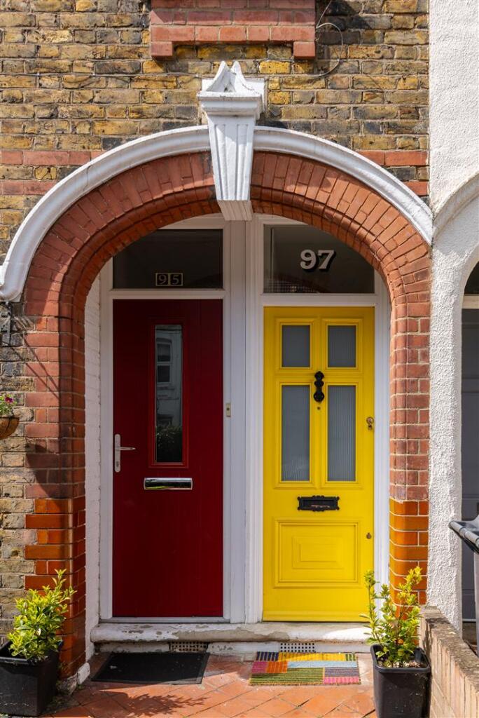 Clementina Road, E18