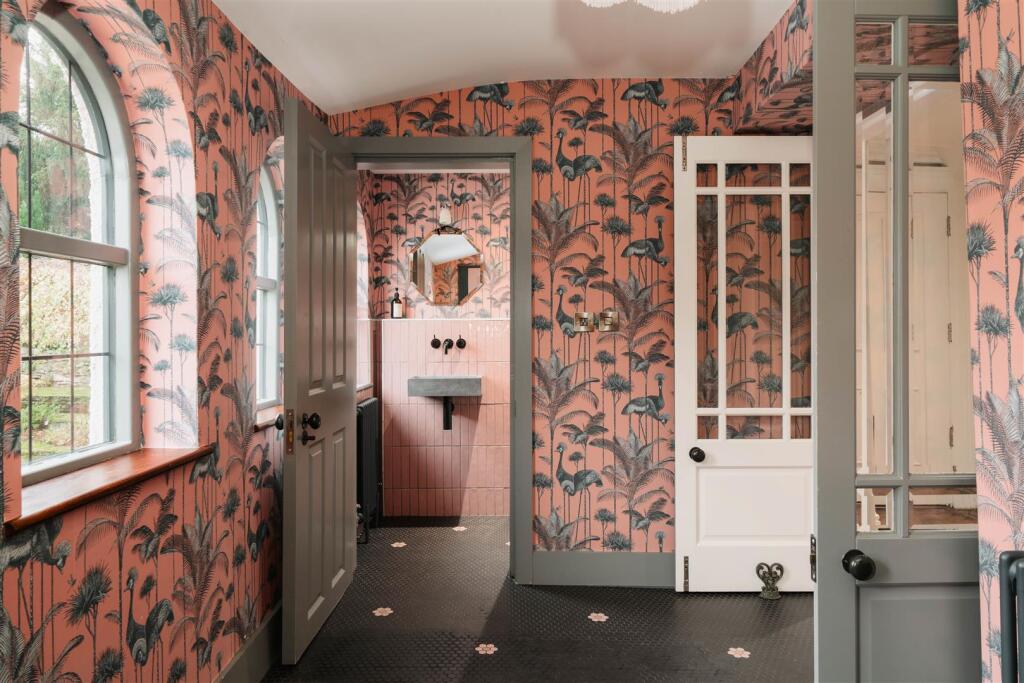 Foyer-2.jpg