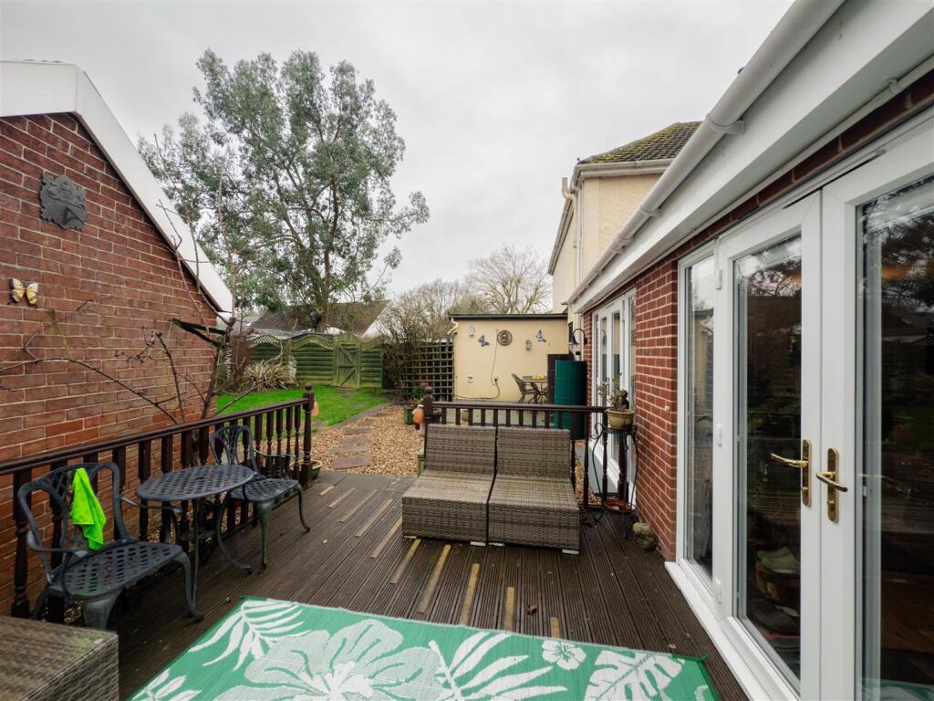Patio 1.jpg