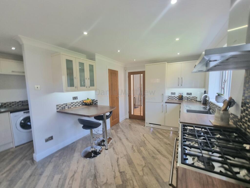 Kitchen/ Breakfast Room