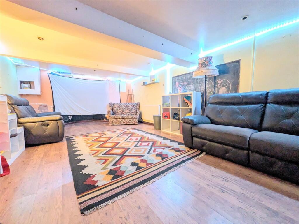 listing_716953_0004_456fcbb0.jpg