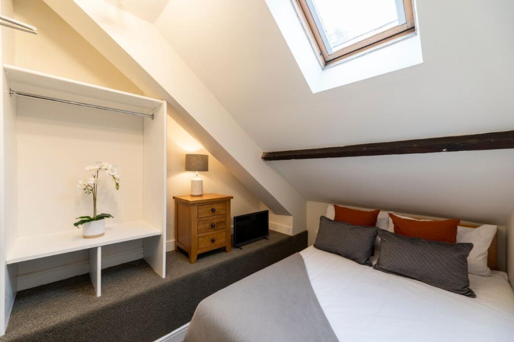57DS - Bedroom