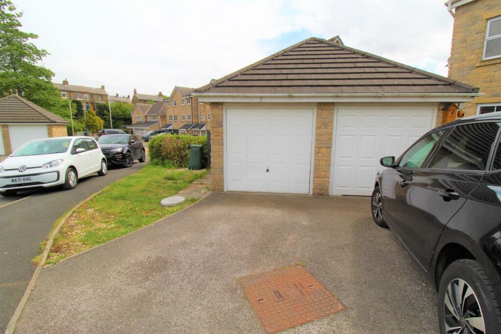 Garage/Driveway