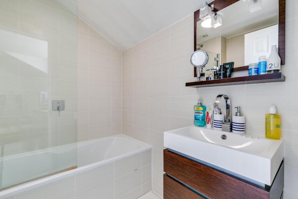 Guest Bedroom En-Suite