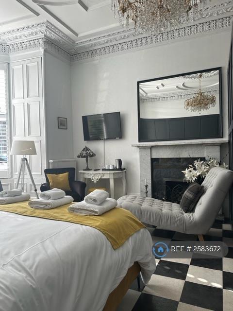 Double £990/Month
