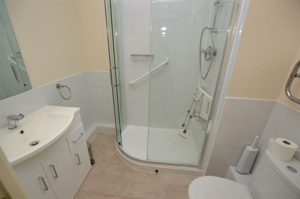 SHOWER ROOM