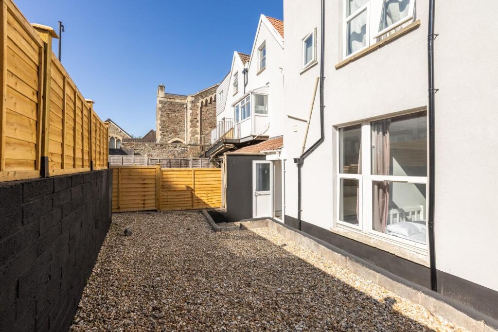 Flat 1, 3 Bushy Park, BS4-14.jpg