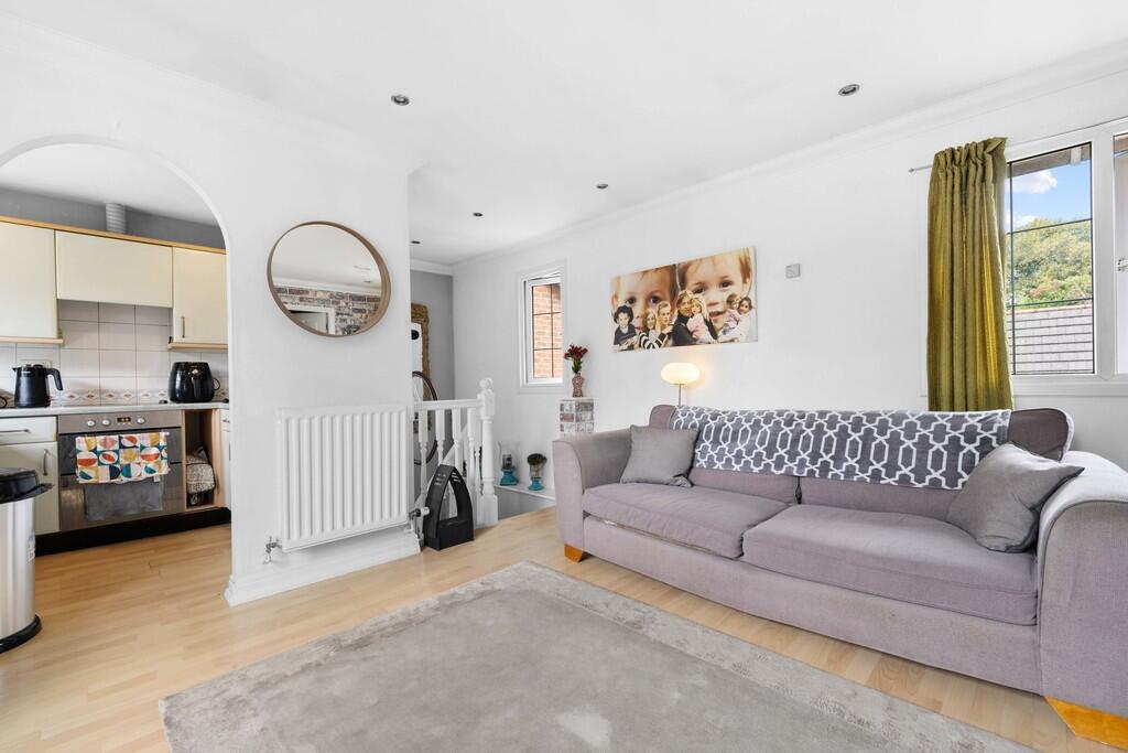 The Holkham, Vica...