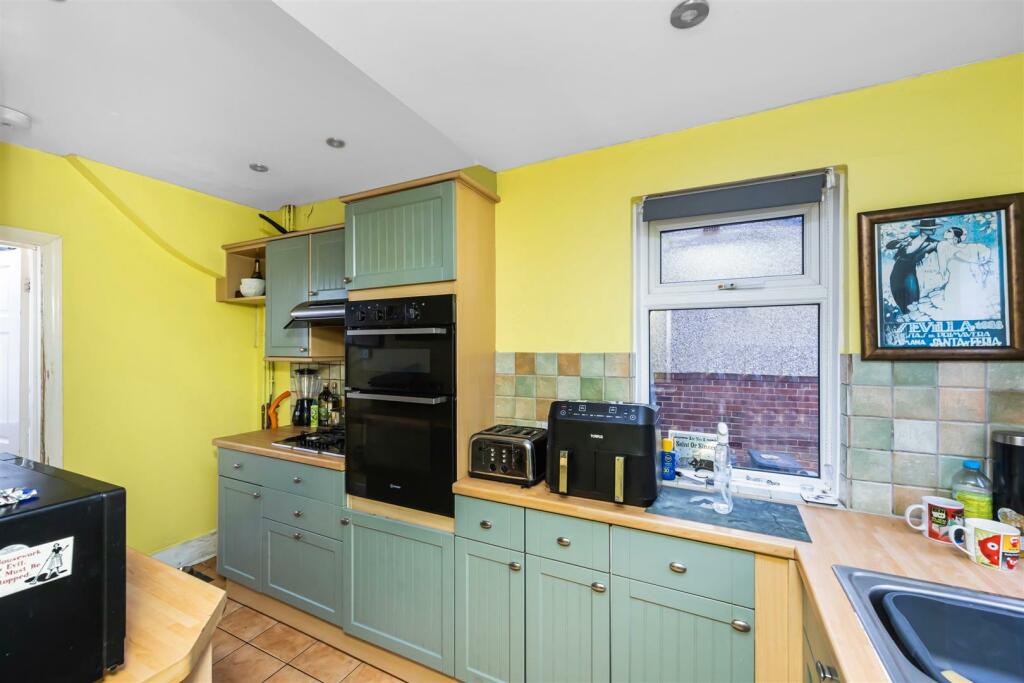 Elm Drive 66 KITCHEN 2.jpeg
