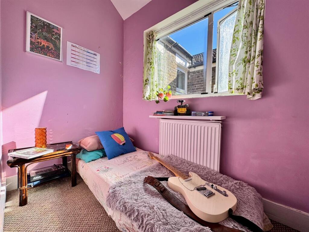 Bedroom 1.jpg
