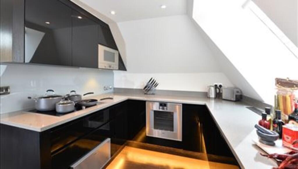 ss_p5798_63690664...