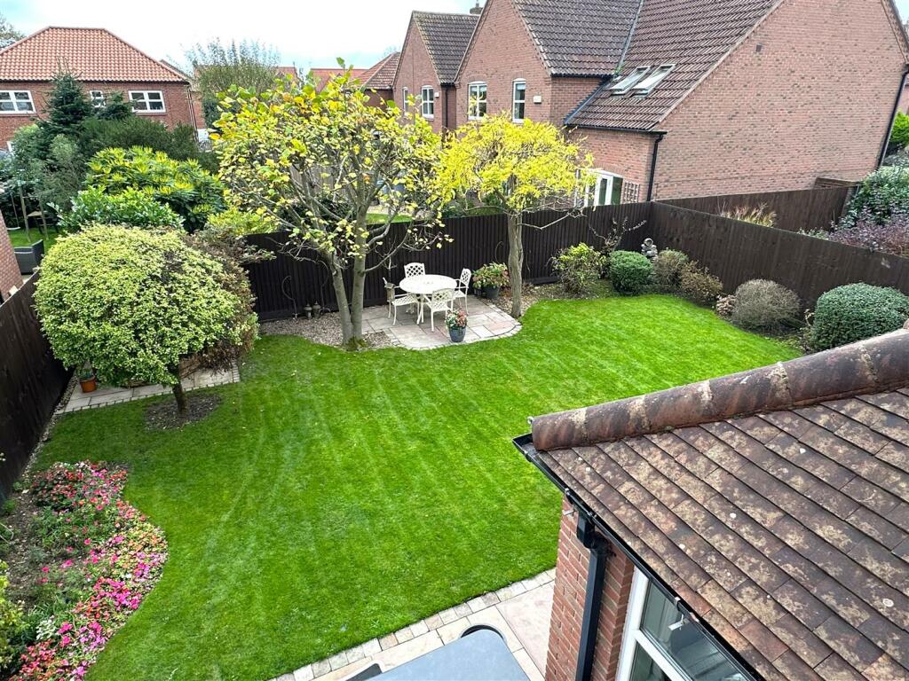Rear Garden Overview 717