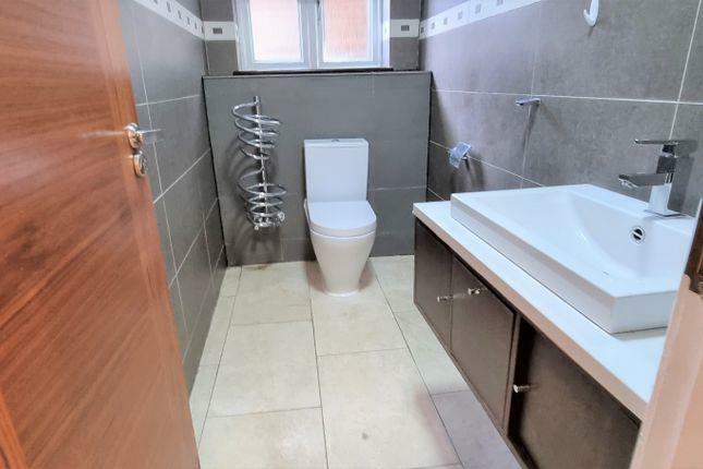 aberc V Toilet.jpg