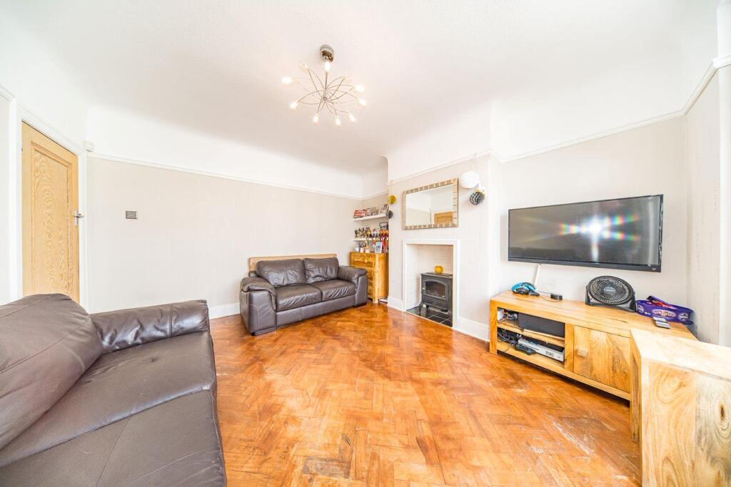 8 Albany Ave sitting room 2.jpg