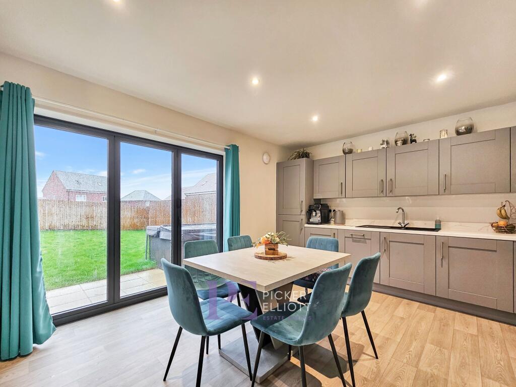 Kitchen dining room