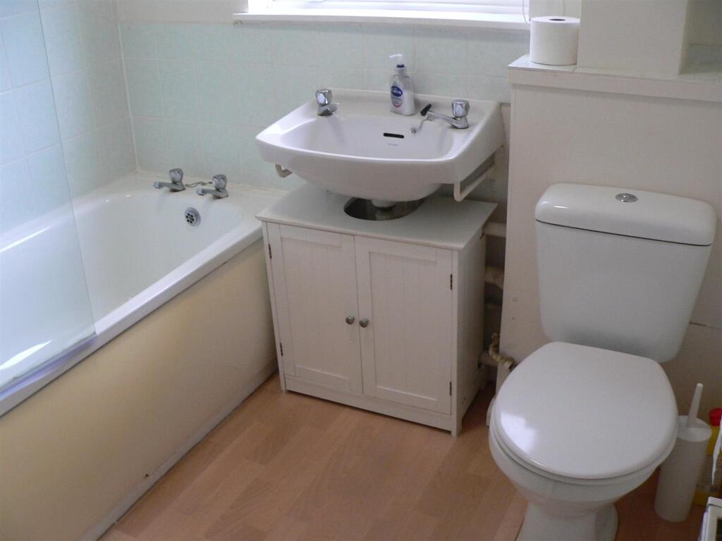 heronfield bathroom.JPG