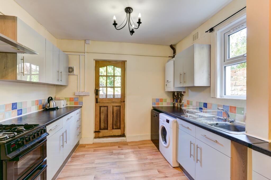 68 Whippingham Road Kitchen (2)