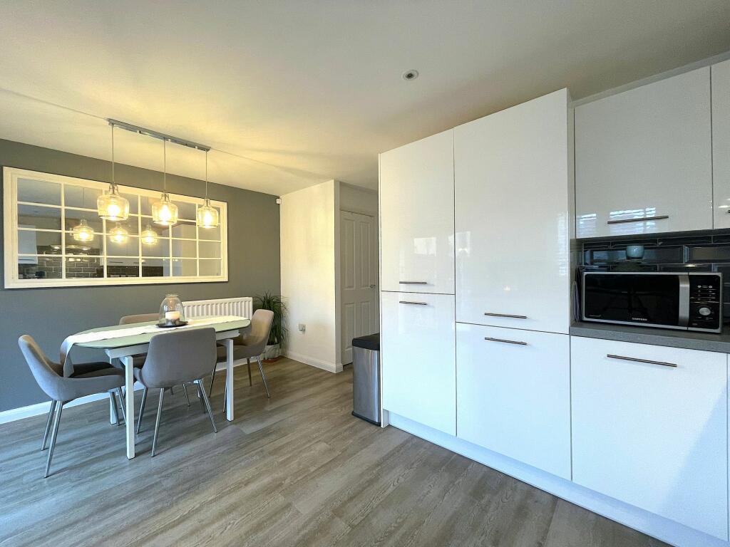 Kitchen/Dining Room (2)