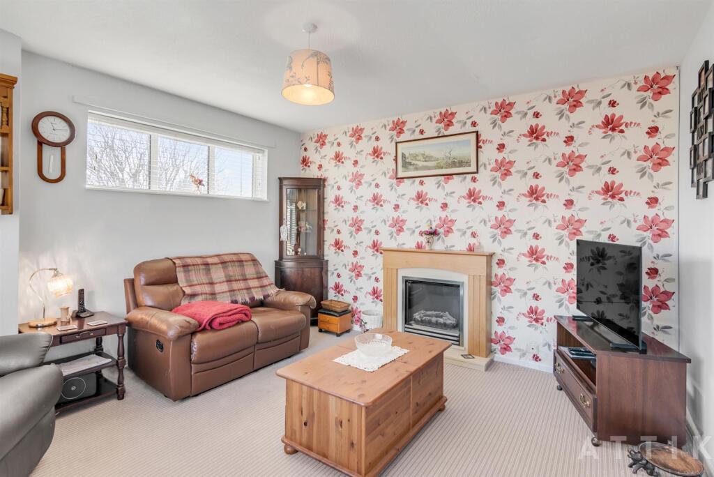 113 Bedingfield Crescent Halesworth IP19 8EH (1).j