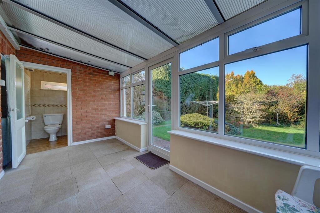 31 Hazelwood Close (11).jpg