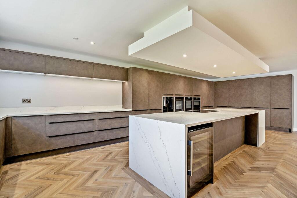 Kitchen / Breakfast area