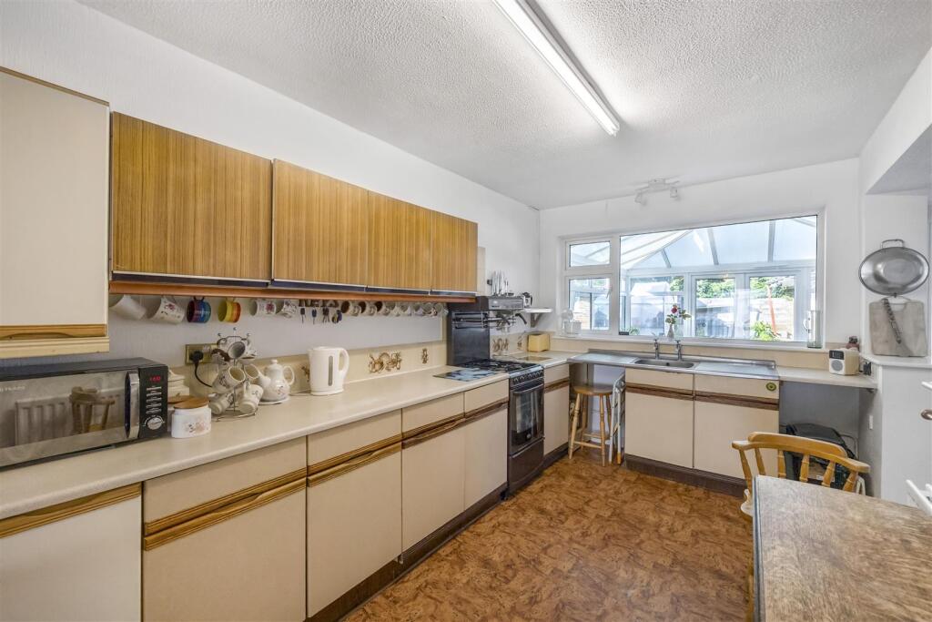 Kitchen to rear.jpg