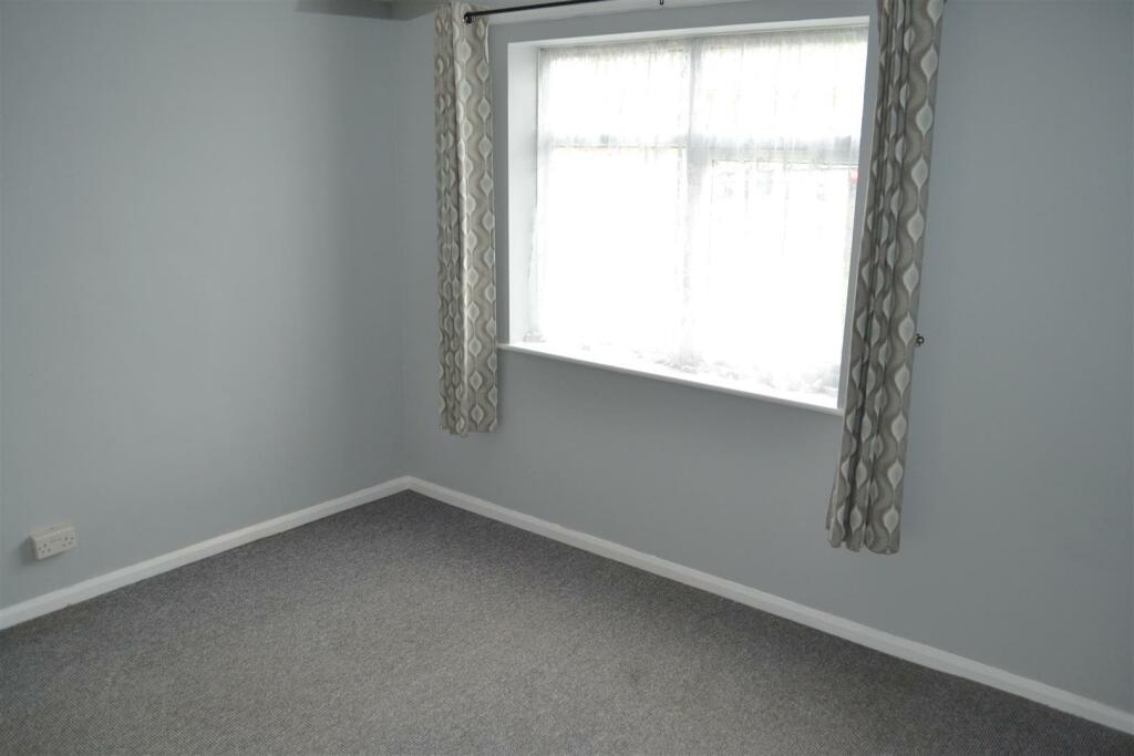 Bed11.JPG