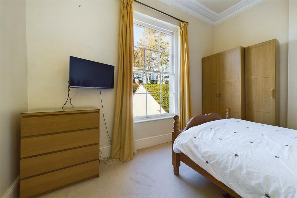 Flat 3, 110 Evesham Road, Cheltenham, Gloucestersh
