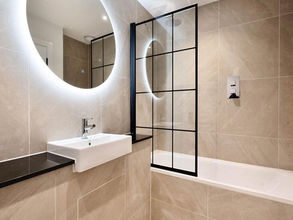 flat 11 bathroom 2
