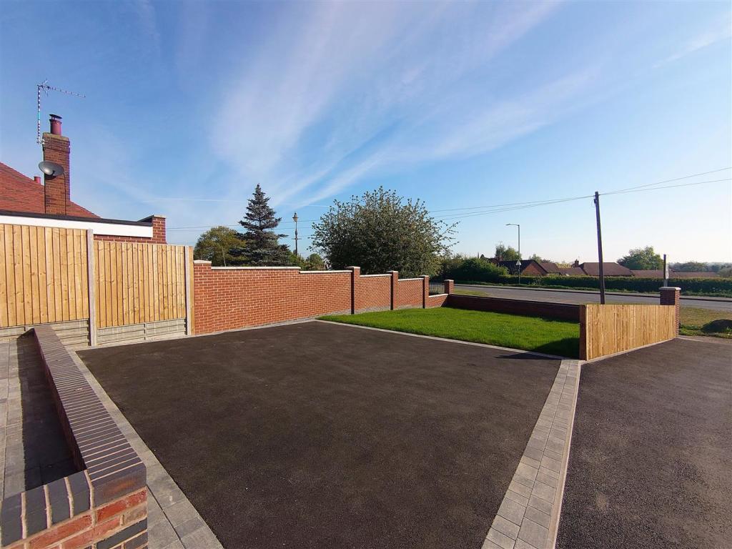 Mancetter Rd Driveway.jpg