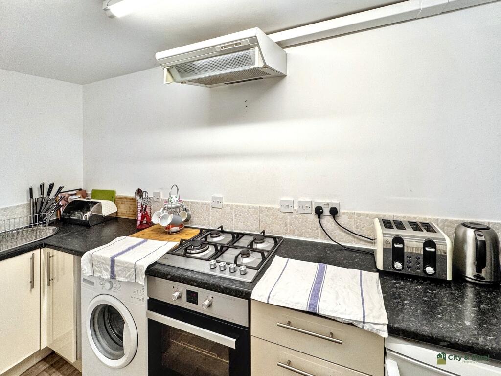 Flat Kitchen T202509041744.jpg