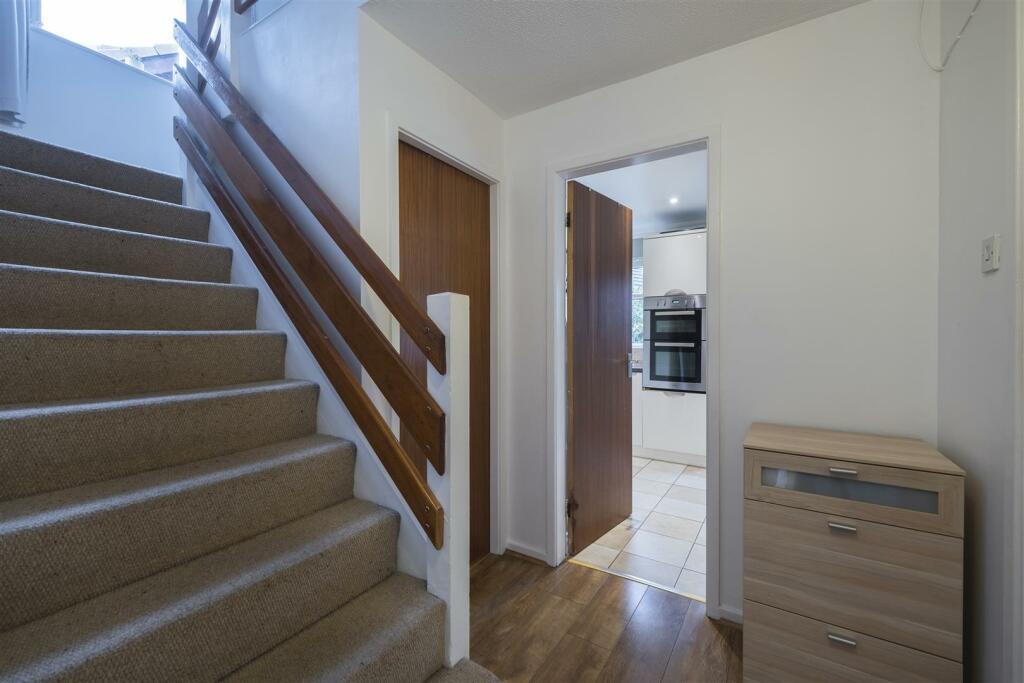 3 Abbots Way-018.JPG