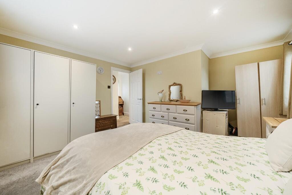 2nd view MASTER BEDROOM.jpg