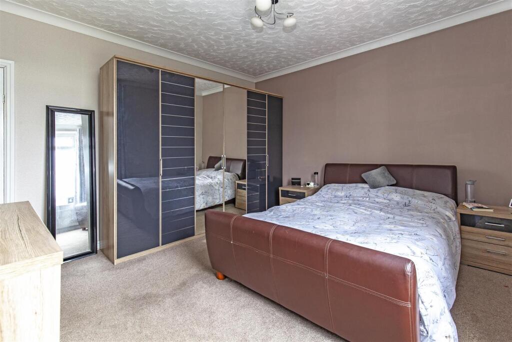 Bedroom 1-2.jpg