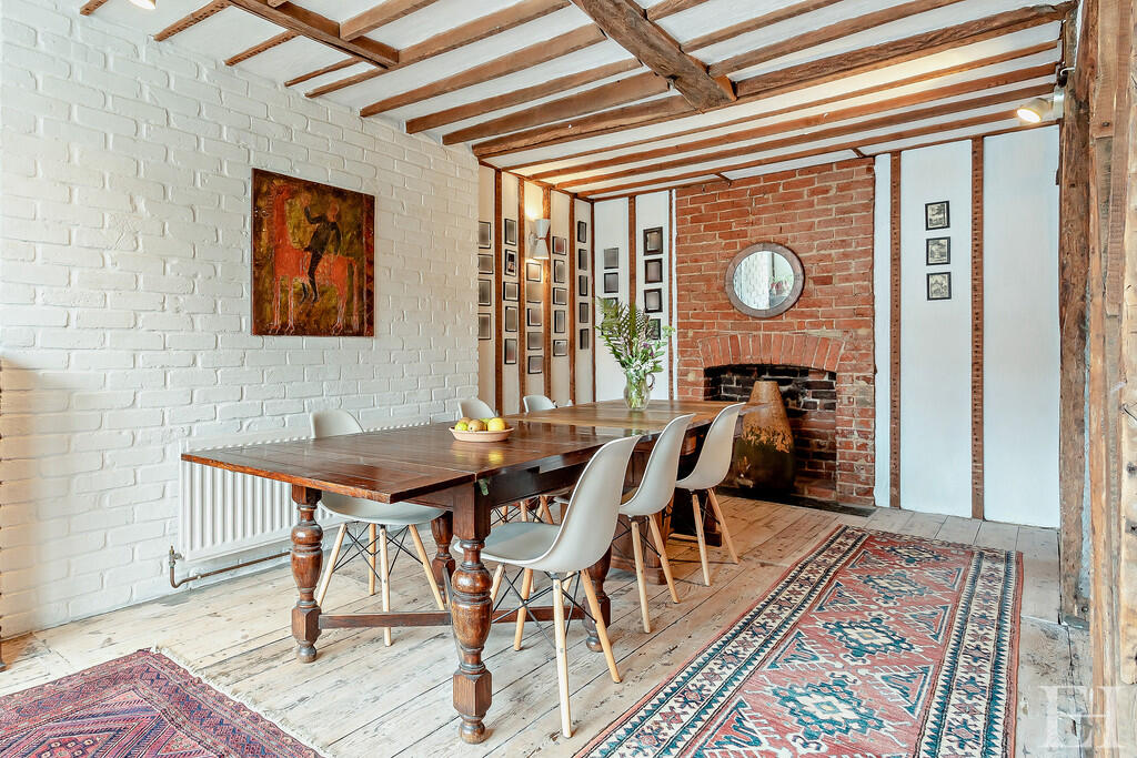 8658492-interiorW...