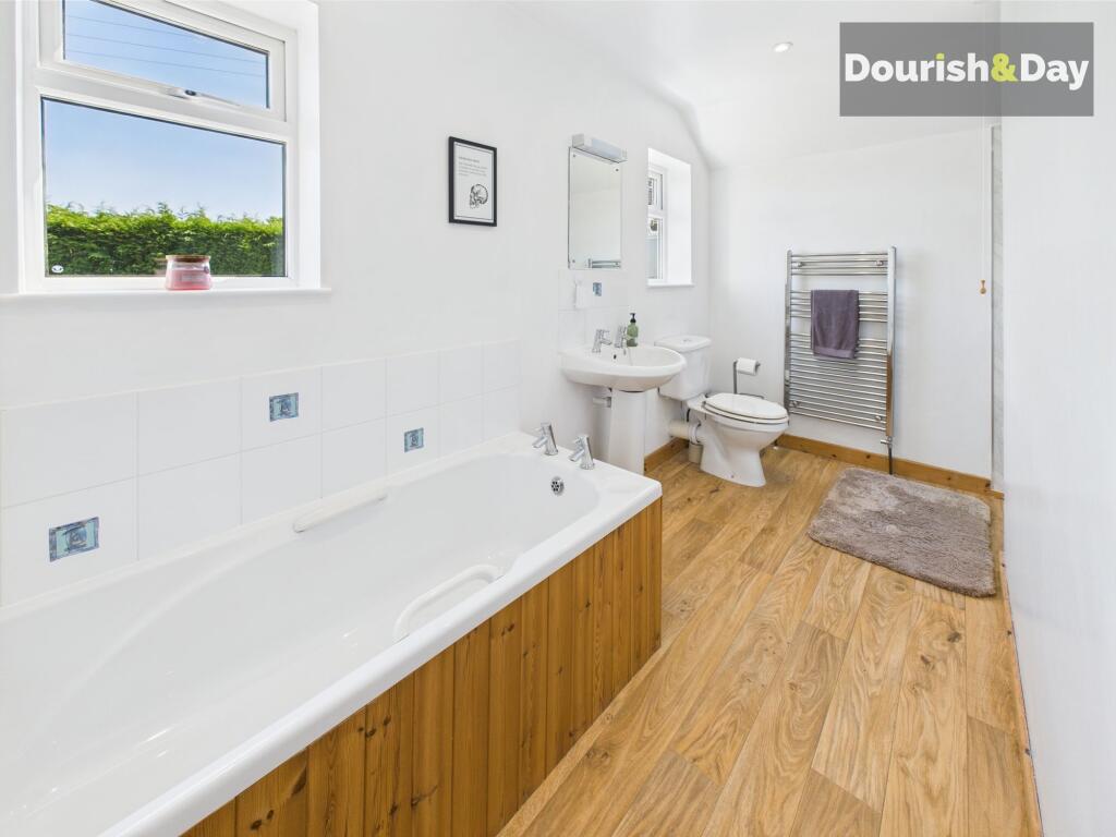 En-Suite Bathroom