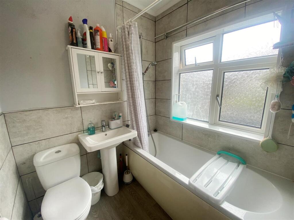 27 Belmont Road, Rugby (17).jpeg