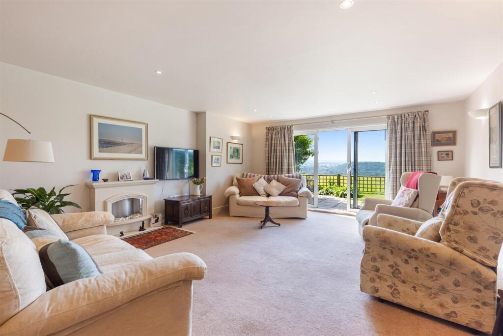 A10 - Flat 2 Redhills, Jubilee Road - 250514.jpg