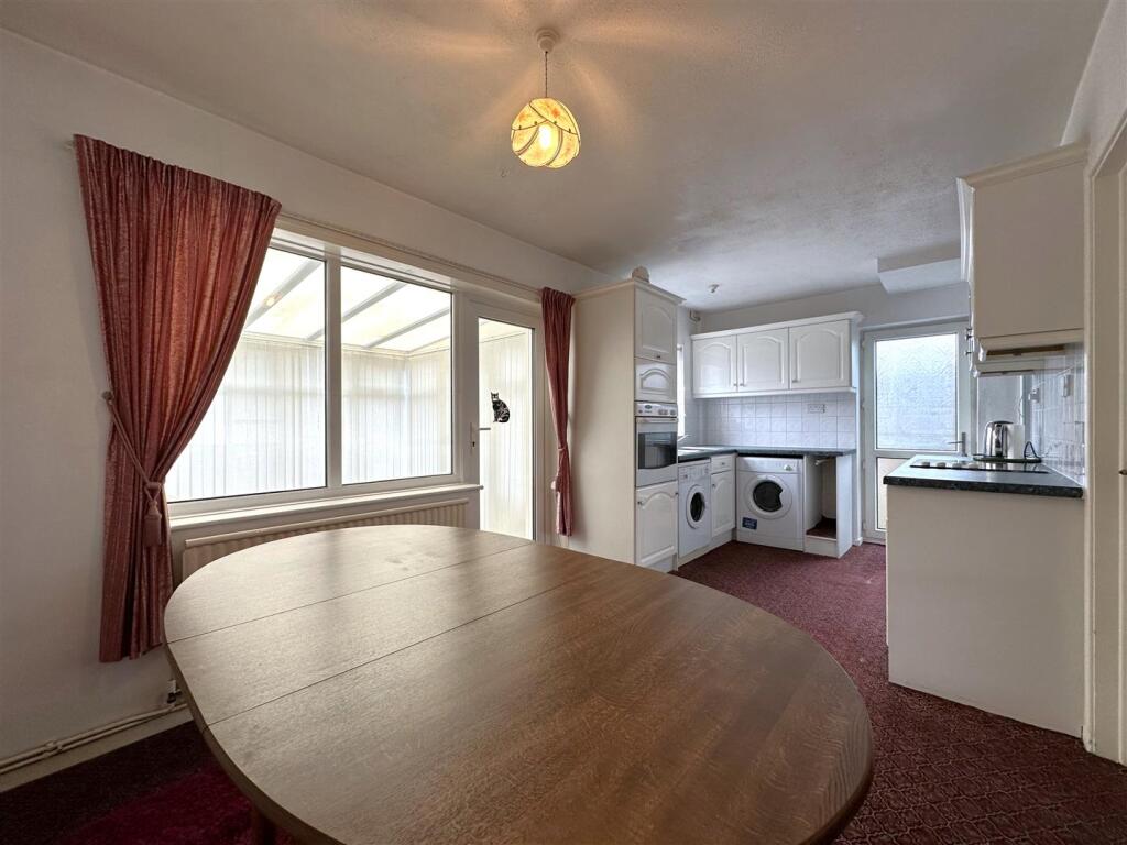 Open-Plan Dining Kitchen 584