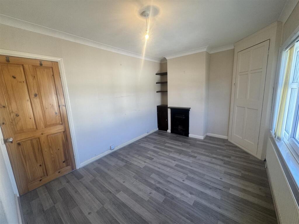 MASTER BEDROOM 1.jpg