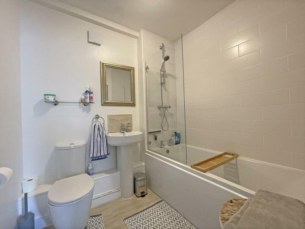 Mill Street 27 Bathroom.jpg