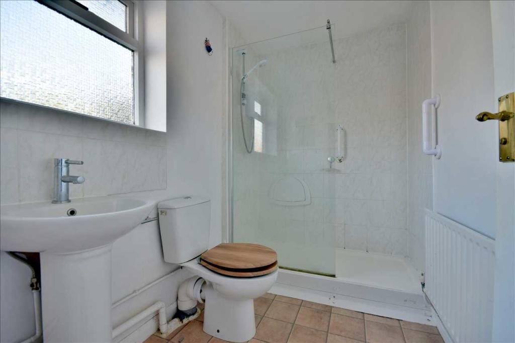 SHOWER ROOM /