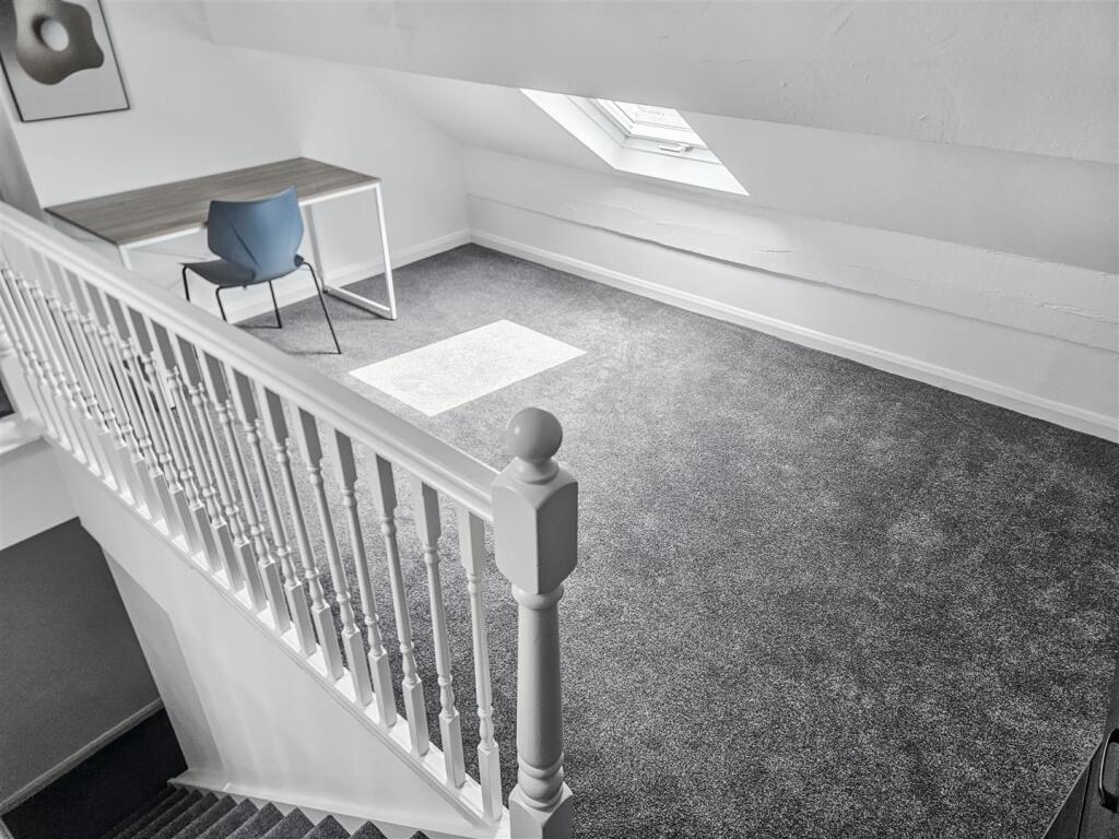 Room 4 op.jpg