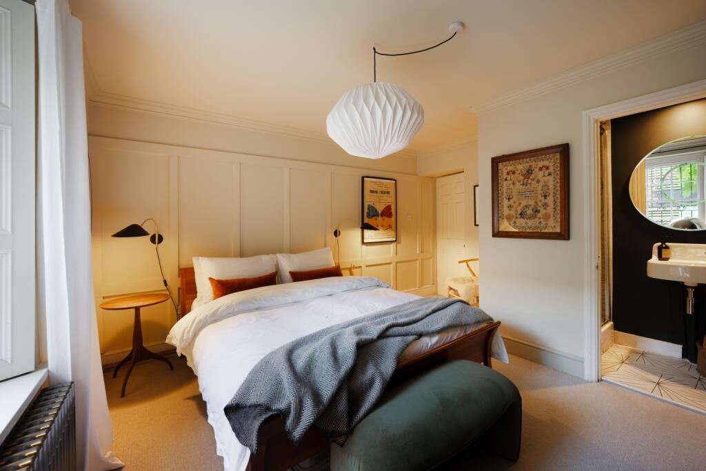 Principal bedroom