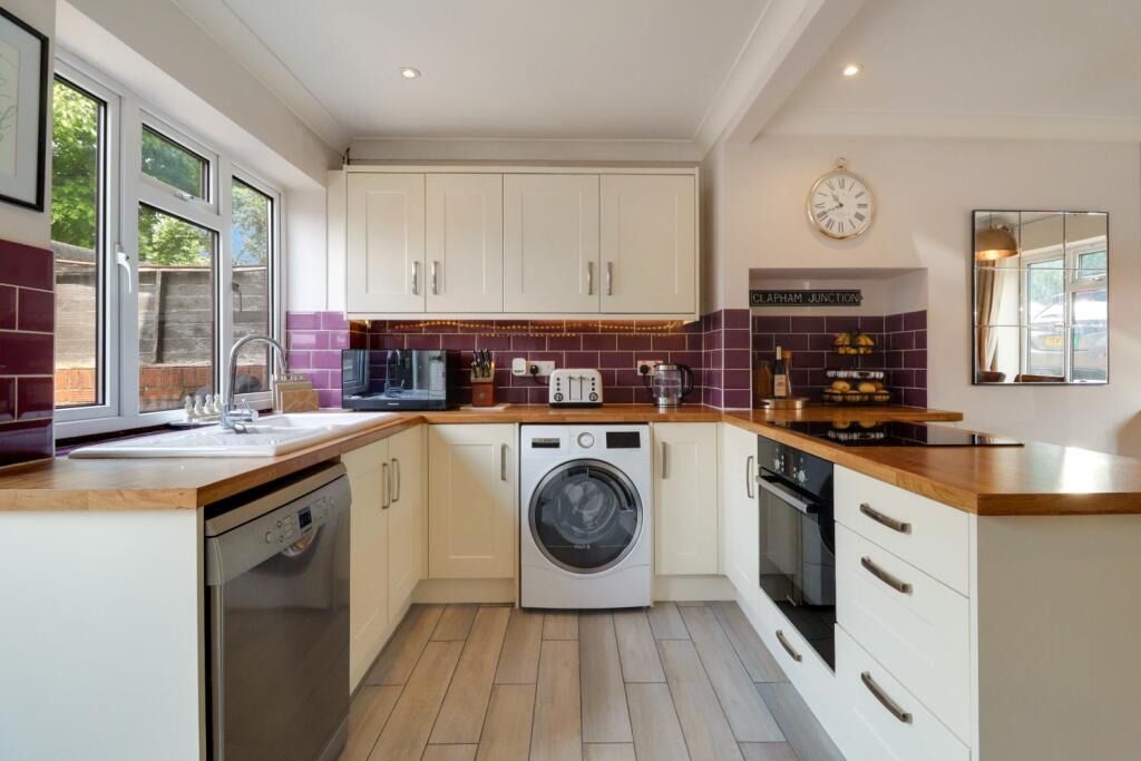 Open plan kitchen and dining room