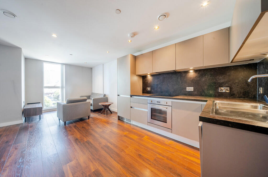 1360295-9-68d5136...