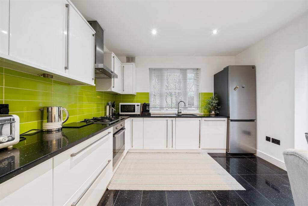 Flat 3, 98 Maida Vale W9 1PS-No Watermark-5.jpg