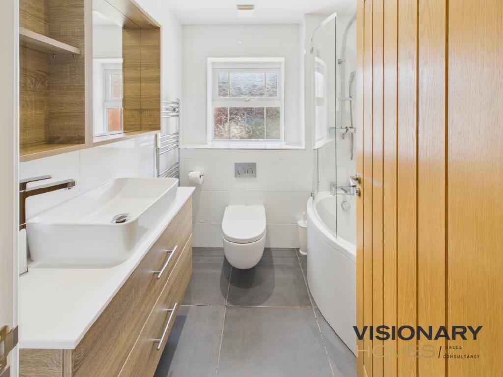 CAM03522G0-PR0217-STILL005